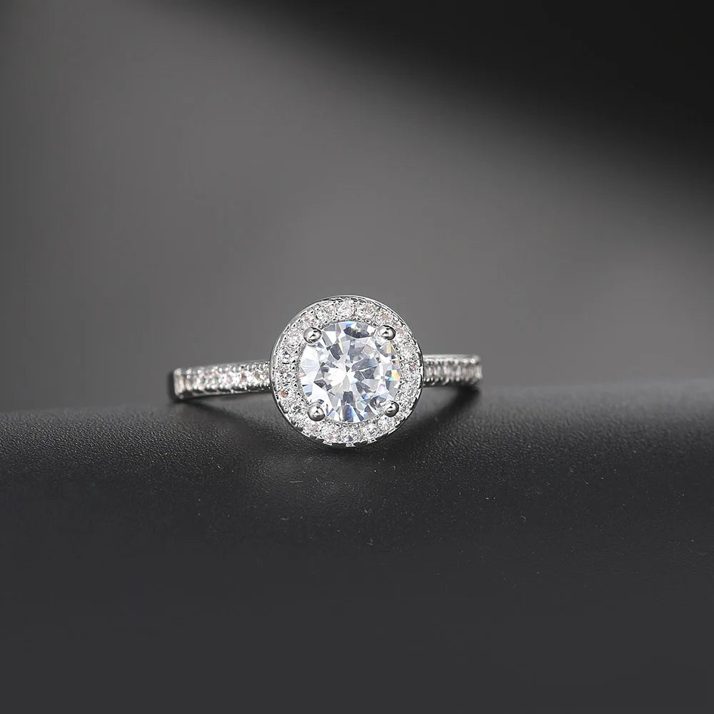 Maison Lumière Solitaire Ring