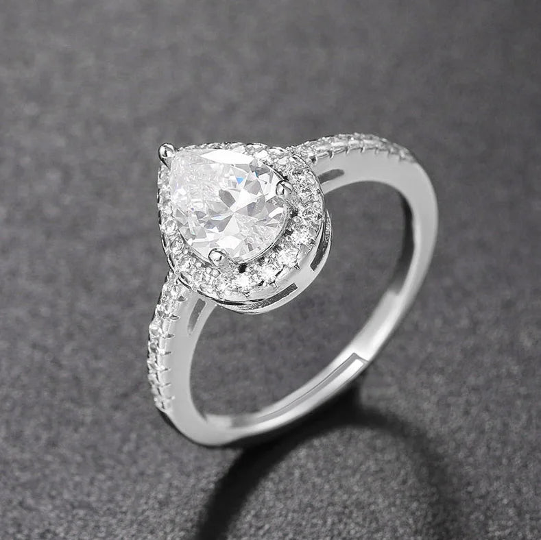 Maison Lumière Solitaire Ring