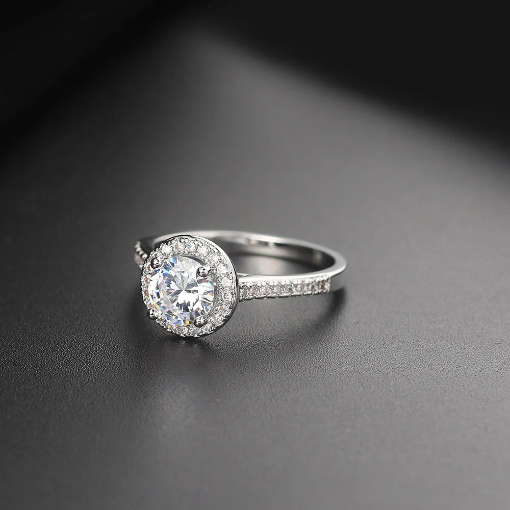 Maison Lumière Solitaire Ring