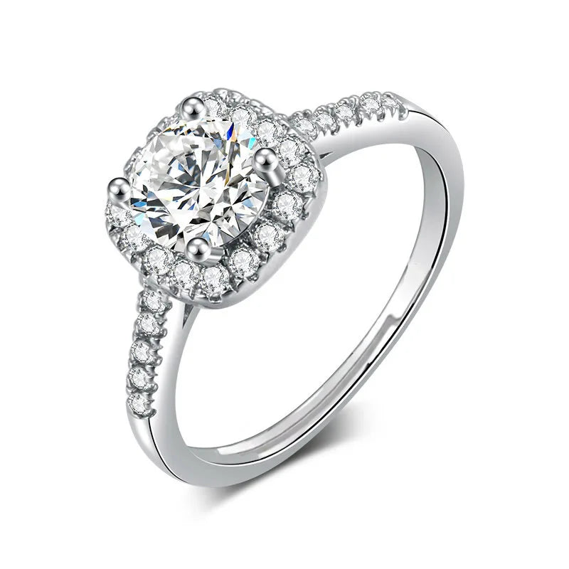 Maison Lumière Solitaire Ring
