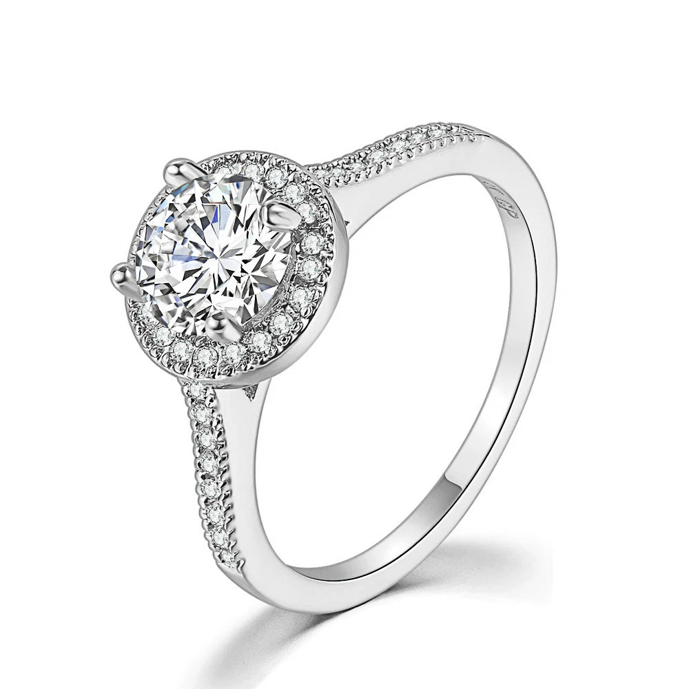 Maison Lumière Solitaire Ring