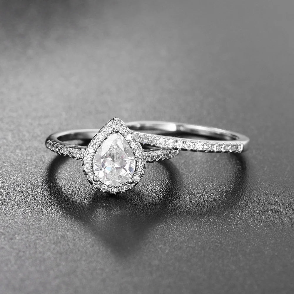 Maison Lumière Solitaire Ring